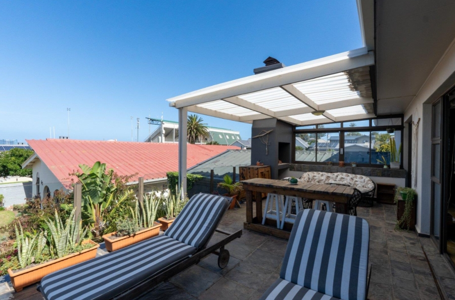 4 Bedroom Property for Sale in Linkside Western Cape